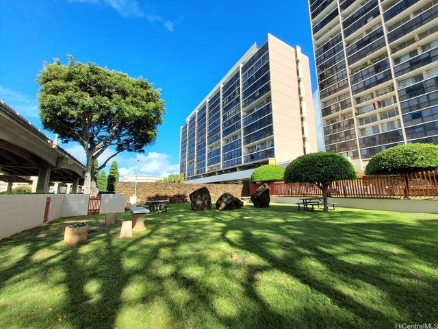 $3,700 | 4300 Waialae Avenue, Unit B1303 | Waialae Valley