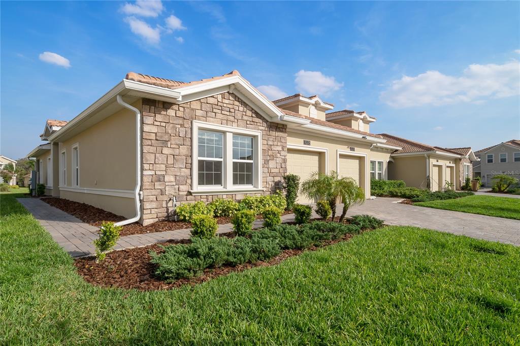 a view of a house with a yard