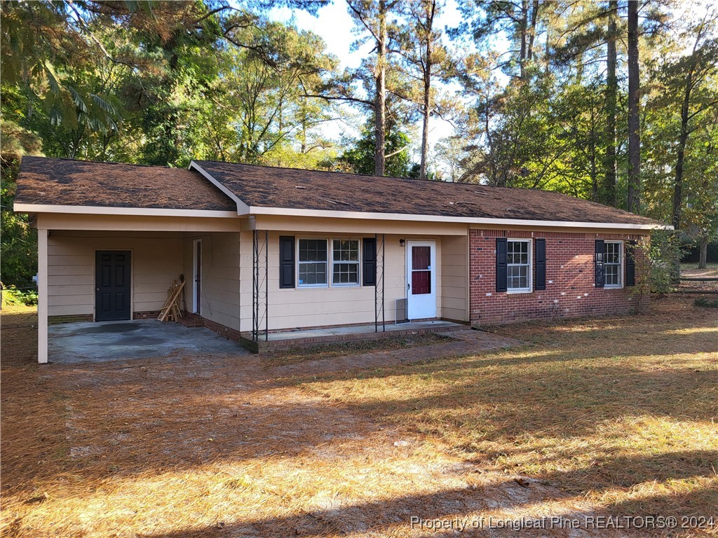 a view of a yard in front of house