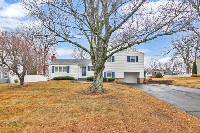 $349,900 | 32 Countryside Lane | Suffield