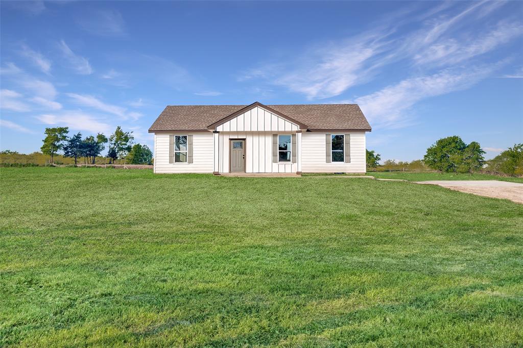 a view of a house with a big yard