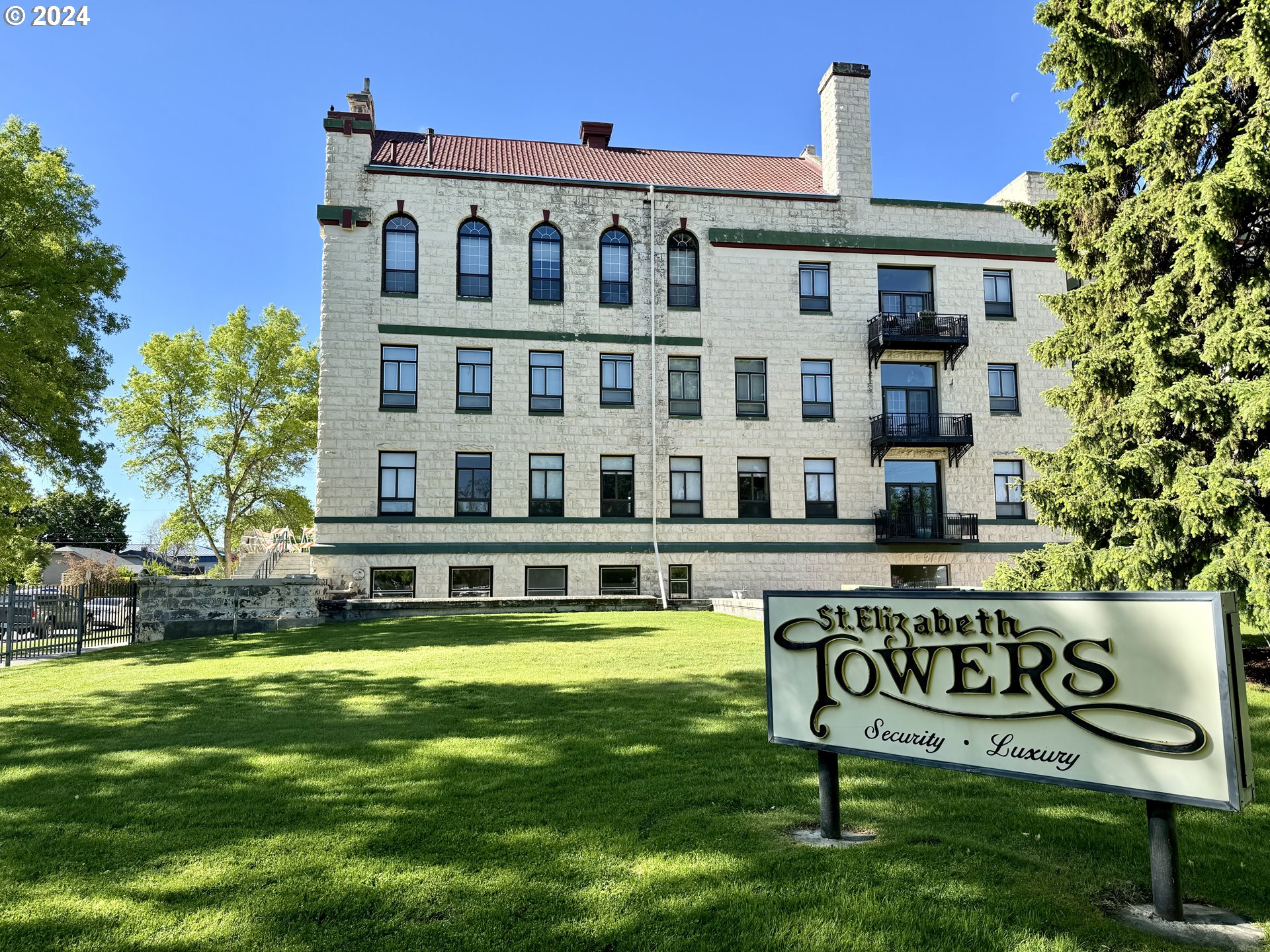 a view of building with garden