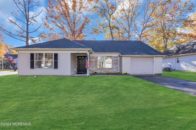 $379,900 | 525 Petunia Lane North | Manchester Township