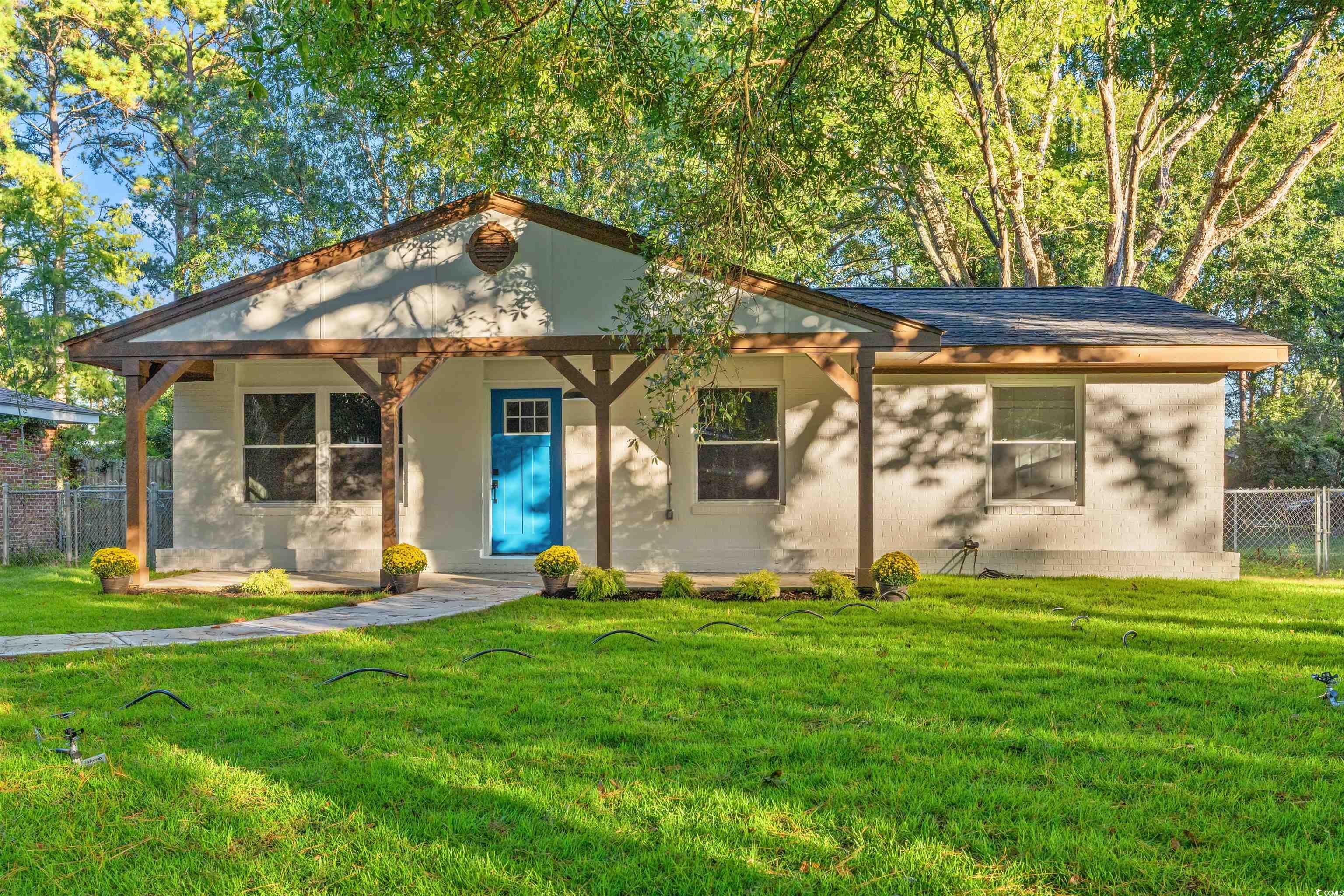 View of front of home featuring a porch and a fron