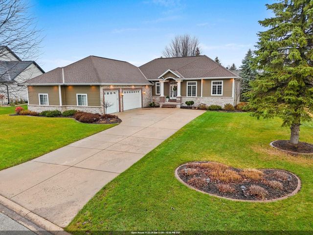 $695,000 | 1112 Crown Pointe Circle | Suamico