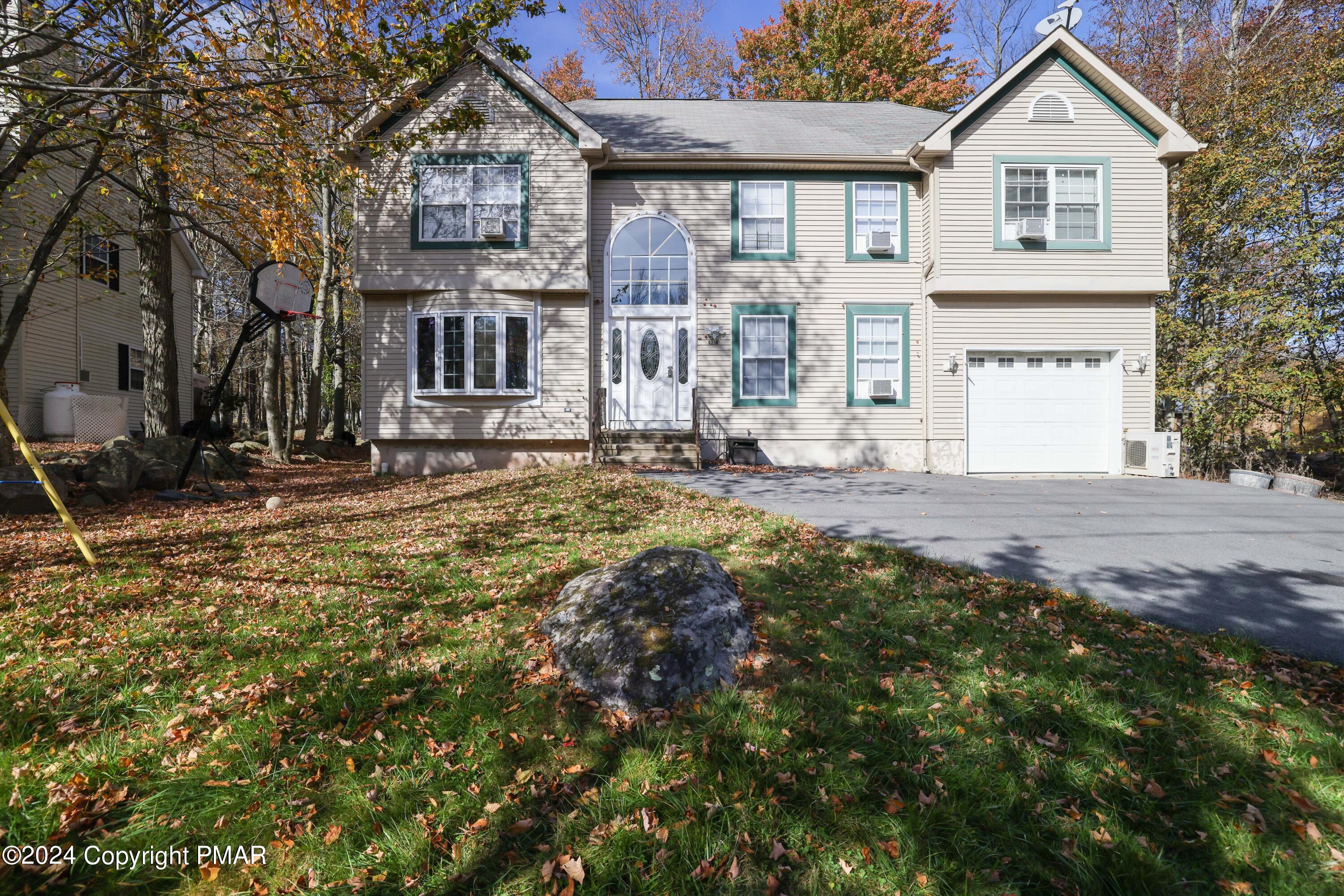 a view of a house with a yard