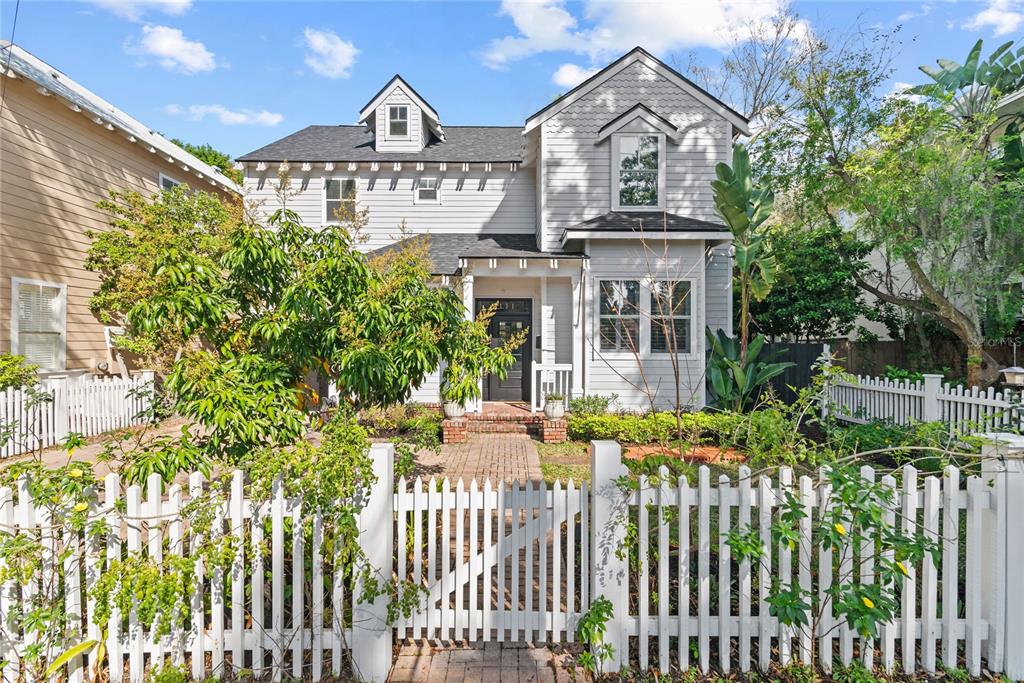 Beautifully renovated home on a brick street in the heart of Delaney Park- POOL & GUEST HOUSE!