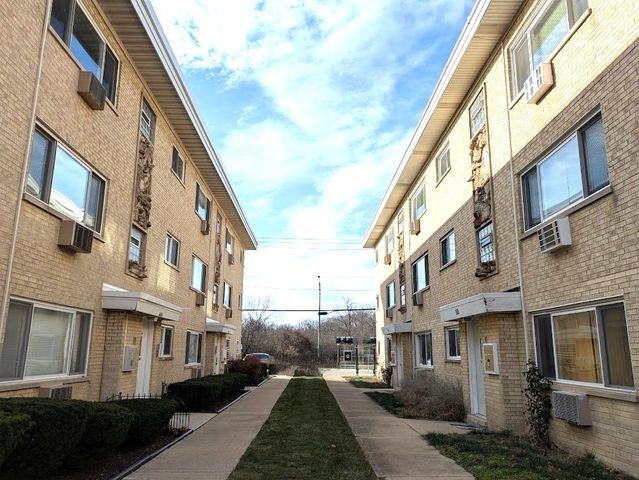 $195,000 | 5241 North East River Road, Unit 3C | O'Hare