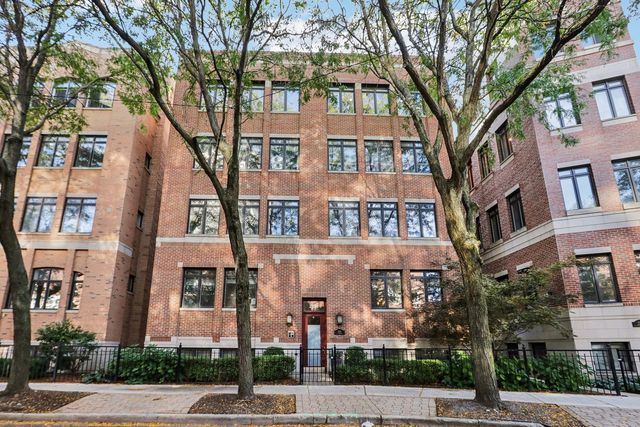 $679,900 | 2714 North Lehmann Court, Unit 4S | Lincoln Park