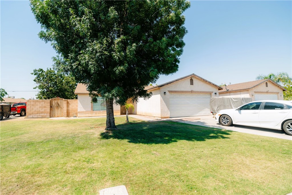 a view of front of house with yard and garage