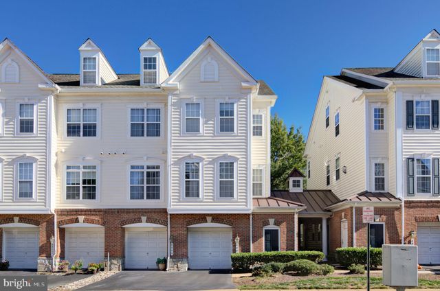 $465,000 | 6807 Sabbarton Place | Parks at Piedmont South Condominiums