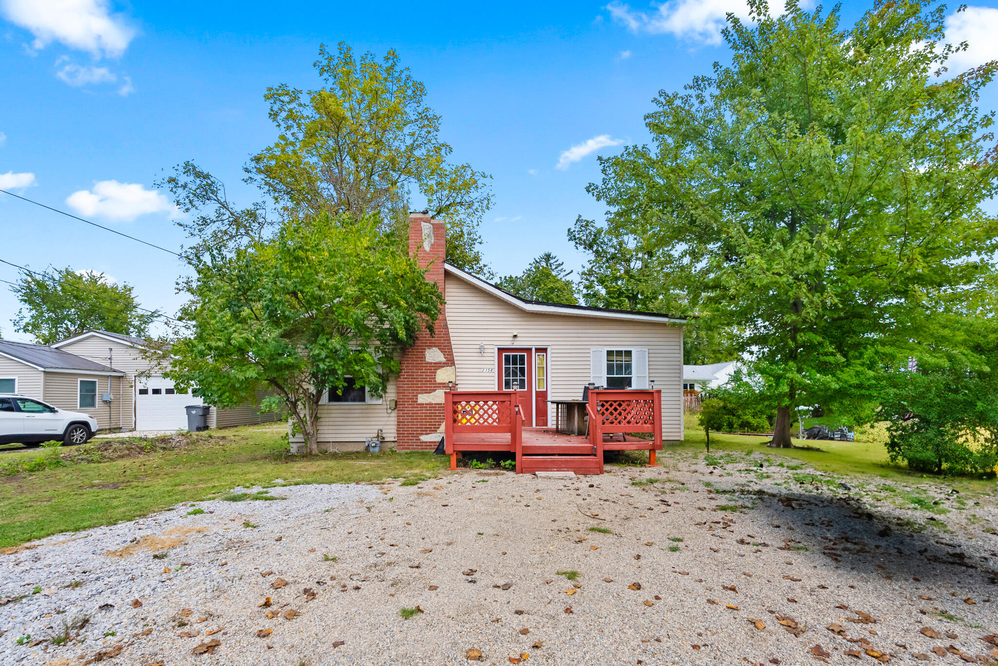 a view of a house with a backyard