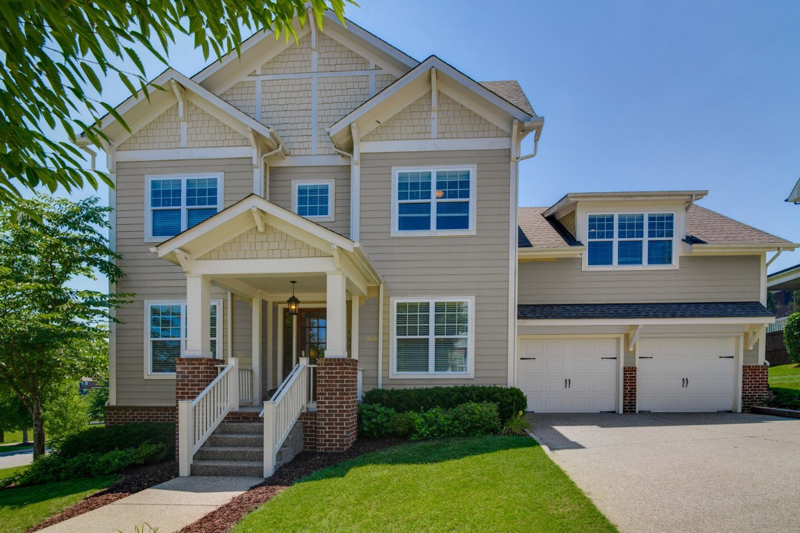 a view of a yard in front of house