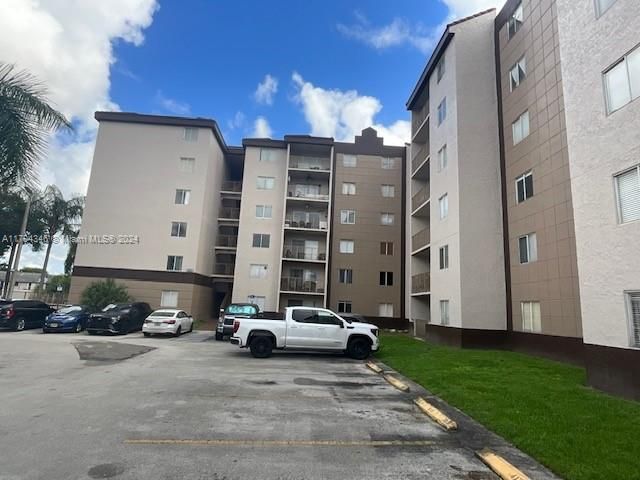 $2,800 | 15221 Southwest 80th Street, Unit 201 | Crestview Lakes