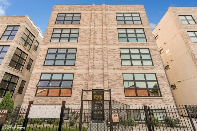 $410,000 | 1209 East 46th Street, Unit 2E | Kenwood