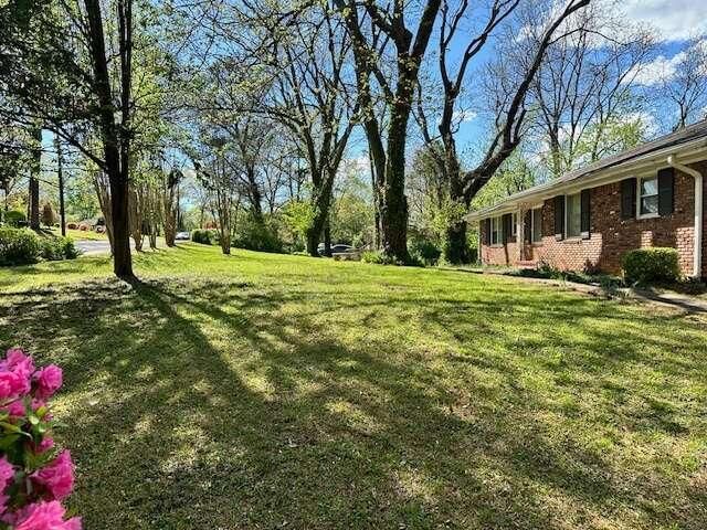 $299,500 | 2962 McAfee Road | Glenwood Hills