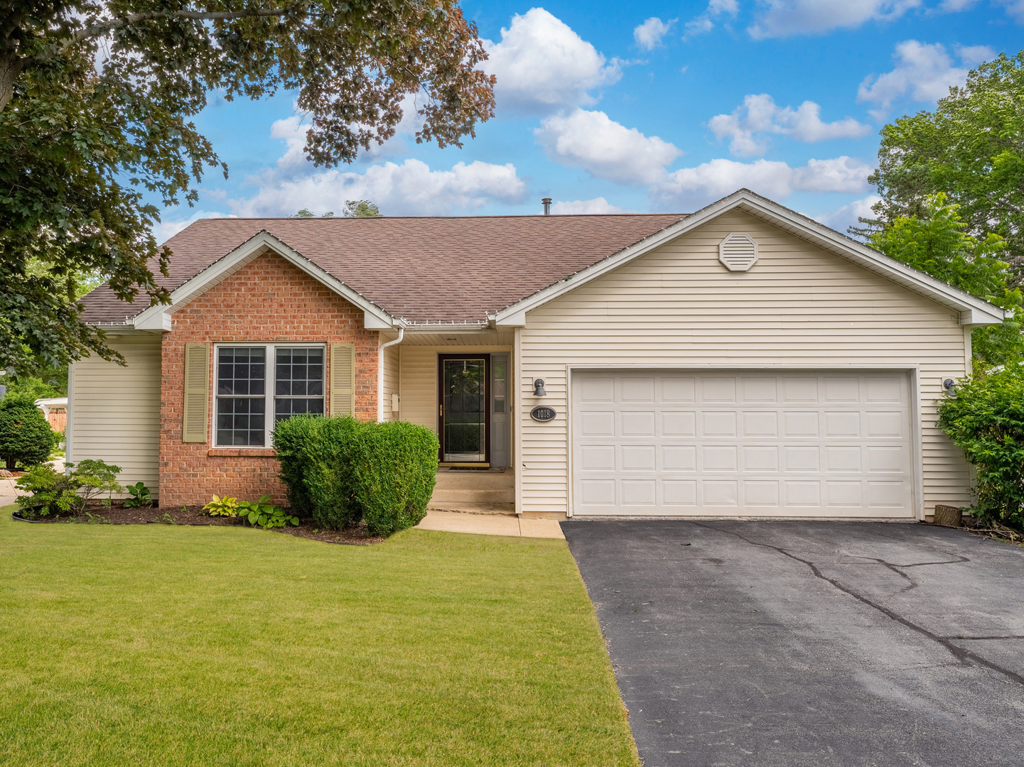 a view of a house with garage and yard