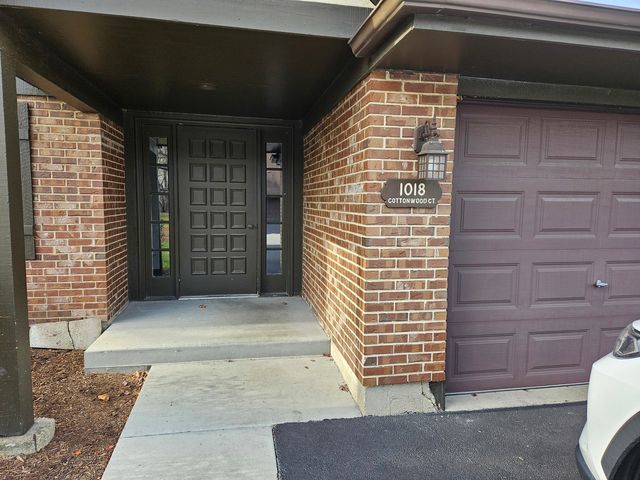 $259,000 | 1018 Cottonwood Court, Unit 2B | Wheeling