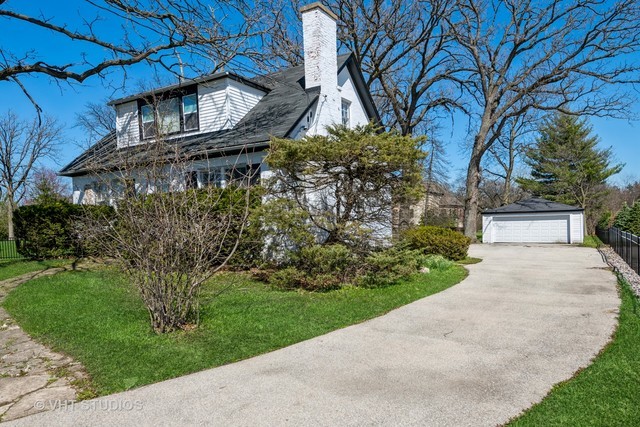 a view of a back yard of the house