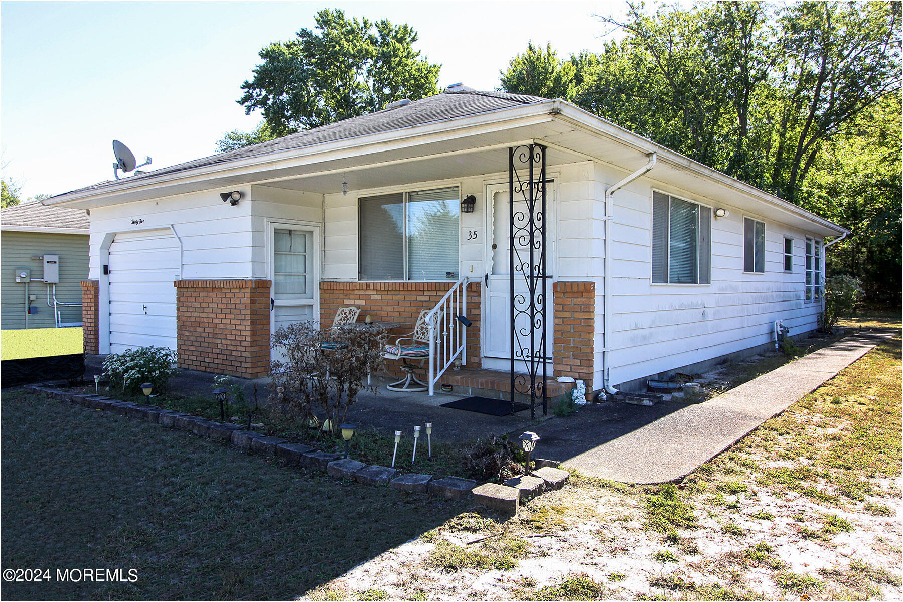 a front view of house with yard