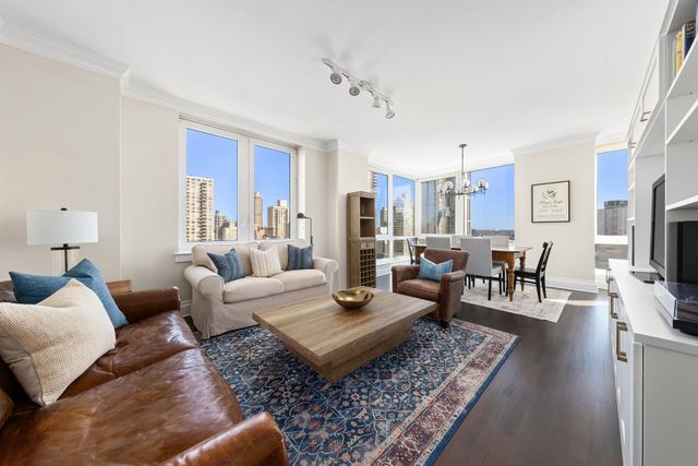 $2,795,000 | 300 East 77th Street, Unit 21C | Lenox Hill