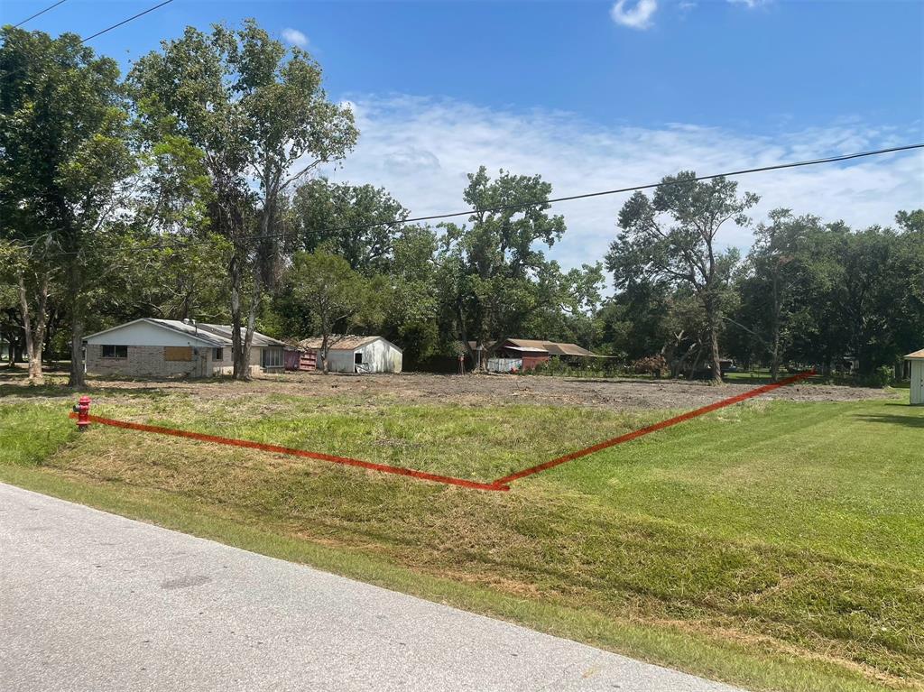 a view of a house with swimming pool and a yard