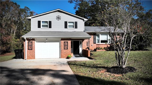 $309,900 | 110 Julia Circle | Centerville