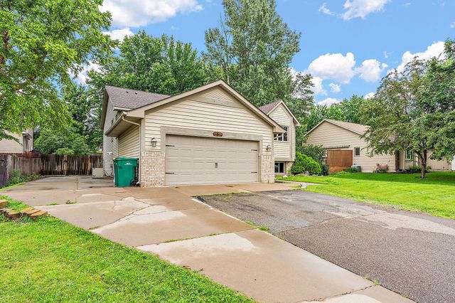 $399,900 | 16452 Griffon Trail | Lakeville