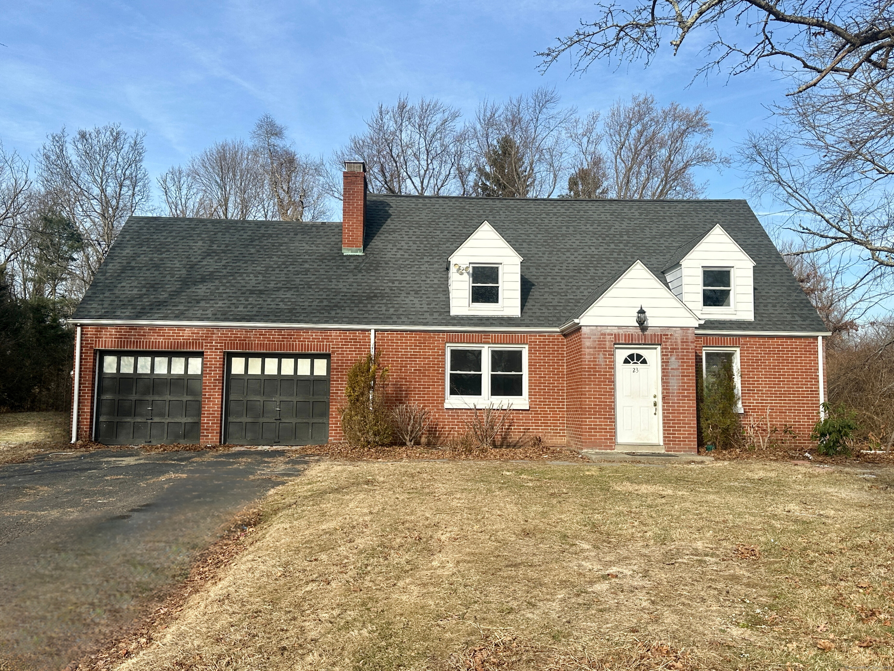 a front view of house with yard