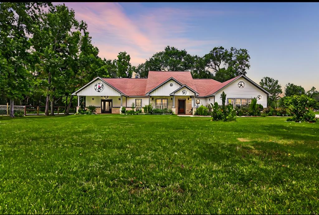 a view of house with garden