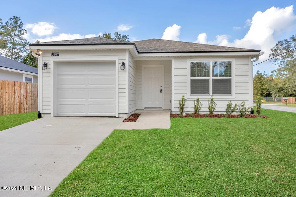 front view of house with a yard