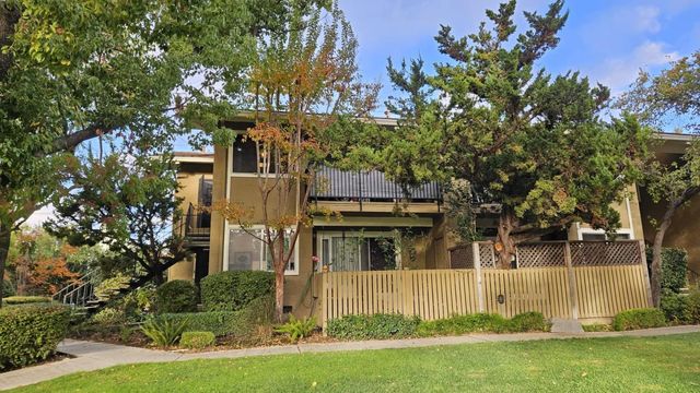 $788,000 | 420 Alberto Way, Unit 15 | East Los Gatos