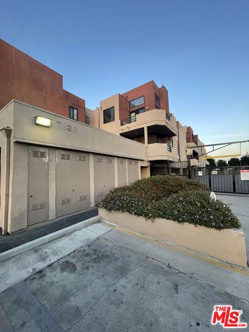 $2,400 | 7826 Topanga Canyon Boulevard, Unit 29 | Canoga Park