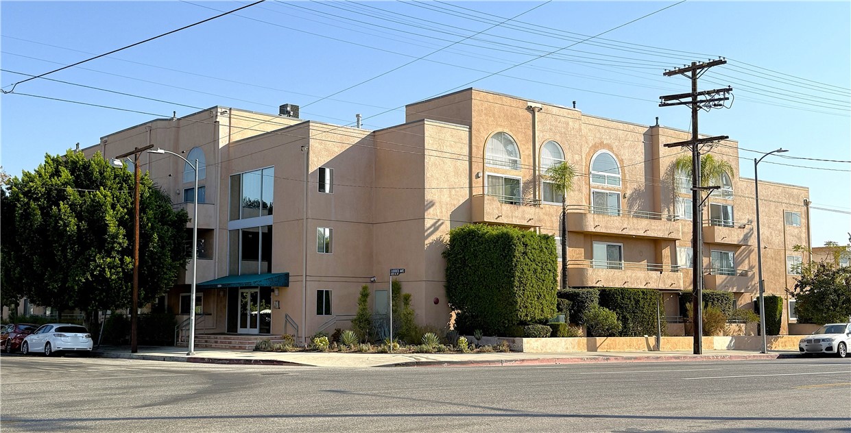 a view of a building the street