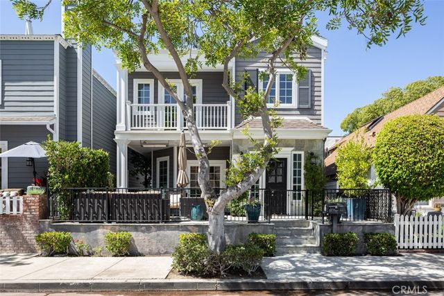 $4,295,000 | 127 Pearl Avenue | Balboa Island