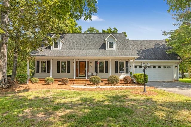 $379,999 | 468 Cresthaven Drive | Boiling Springs