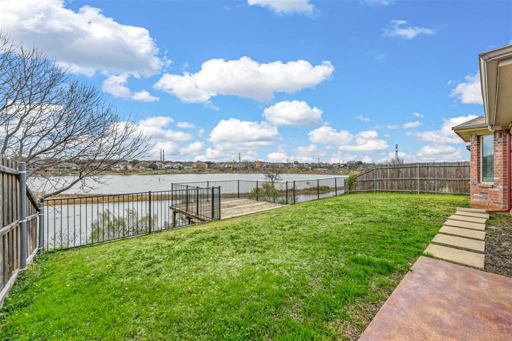 a view of a garden with lake