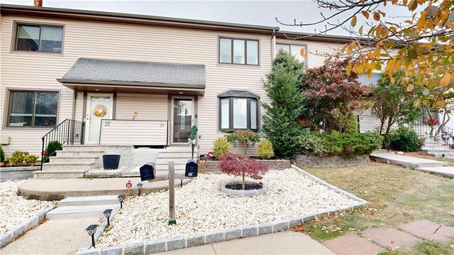 $678,000 | 39 Hemlock Court, Unit 39 | Rossville