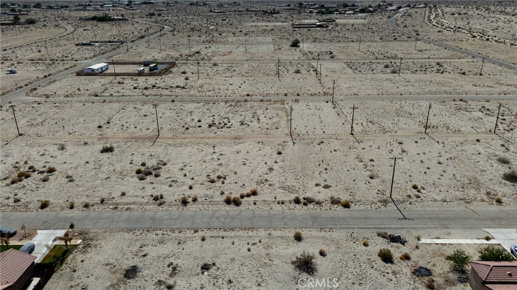 a view of a dry field