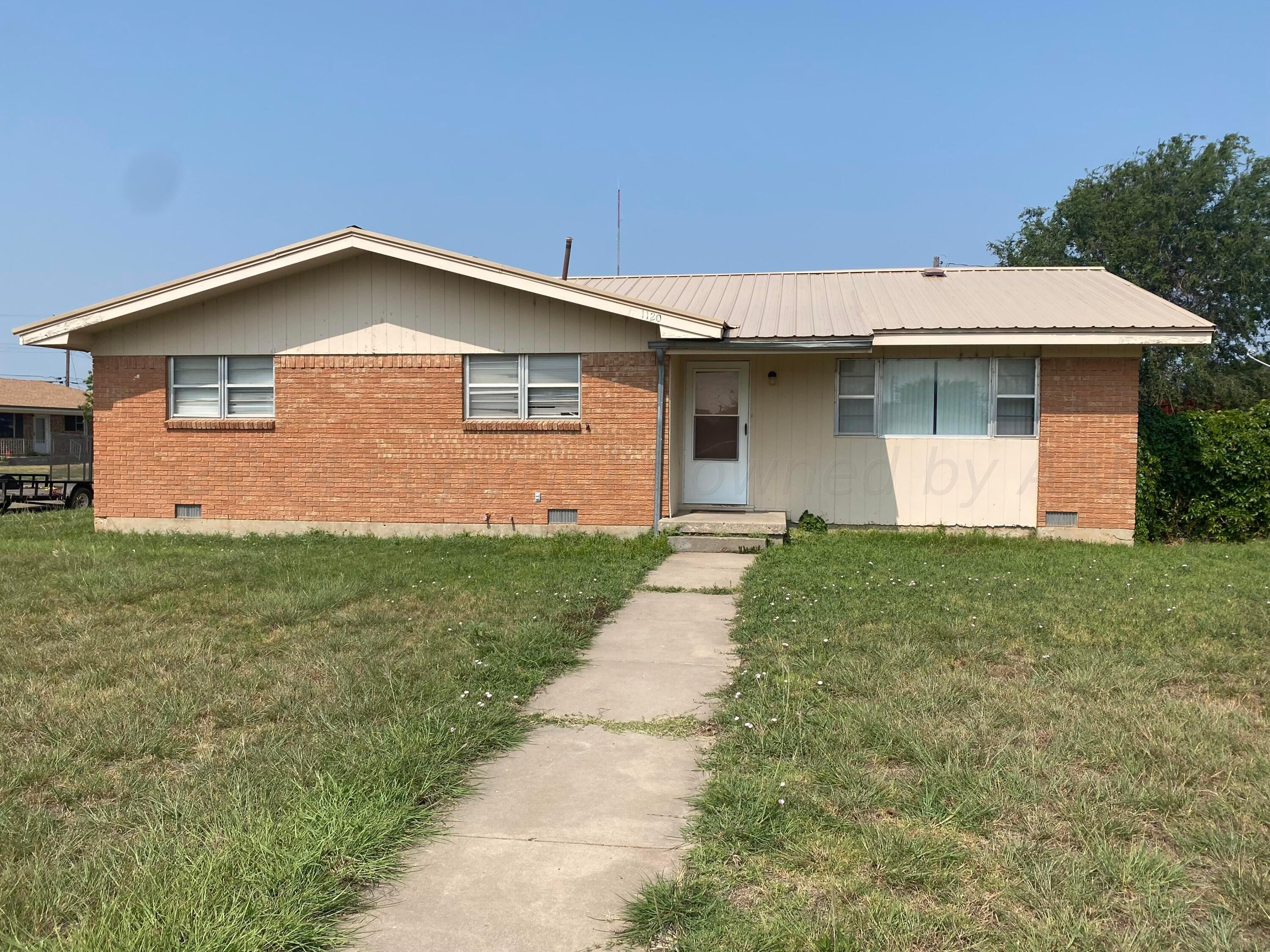 a front view of house with yard and garage