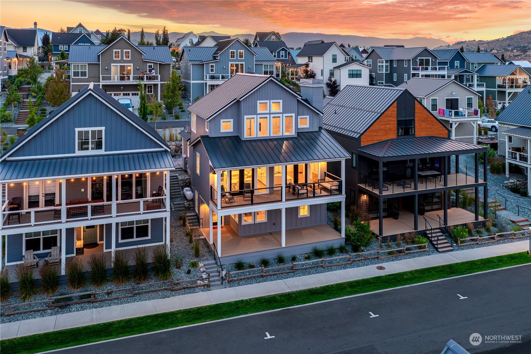 a view of multiple houses with a yard