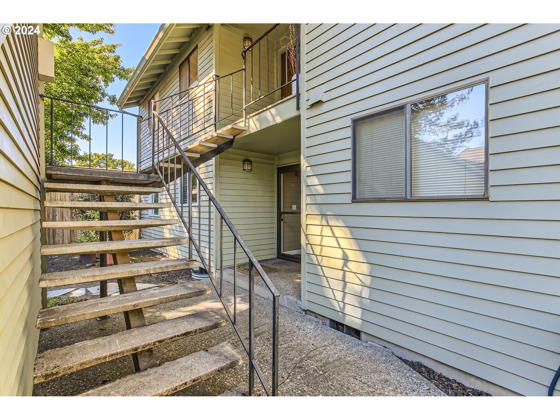 a view of entryway with a front door