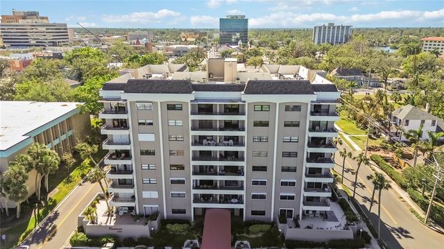 $335,000 | 1400 Barcarrota Avenue, Unit 404 | Downtown Bradenton