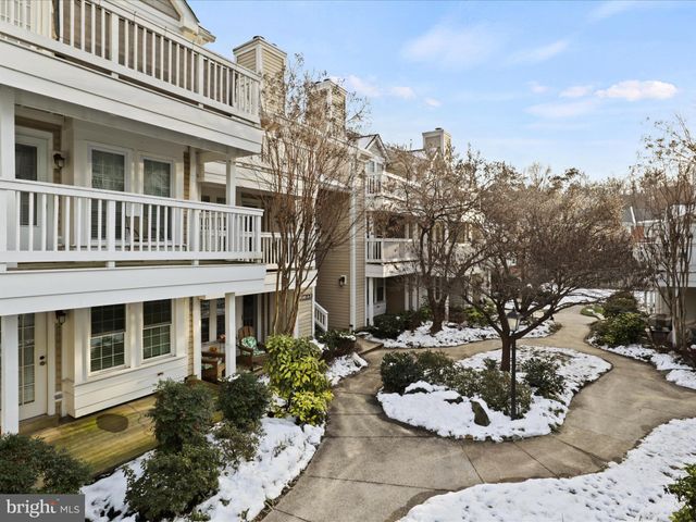 $2,025 | 4548 28th Road South, Unit 1512 | Fairlington-Shirlington