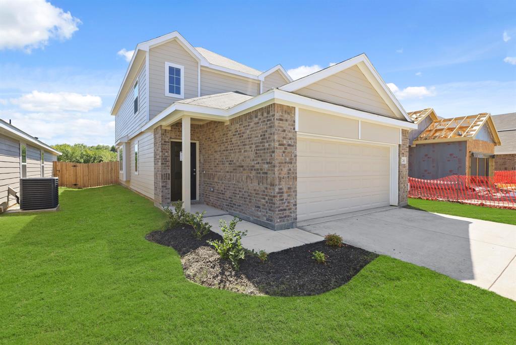 a view of a back yard of the house