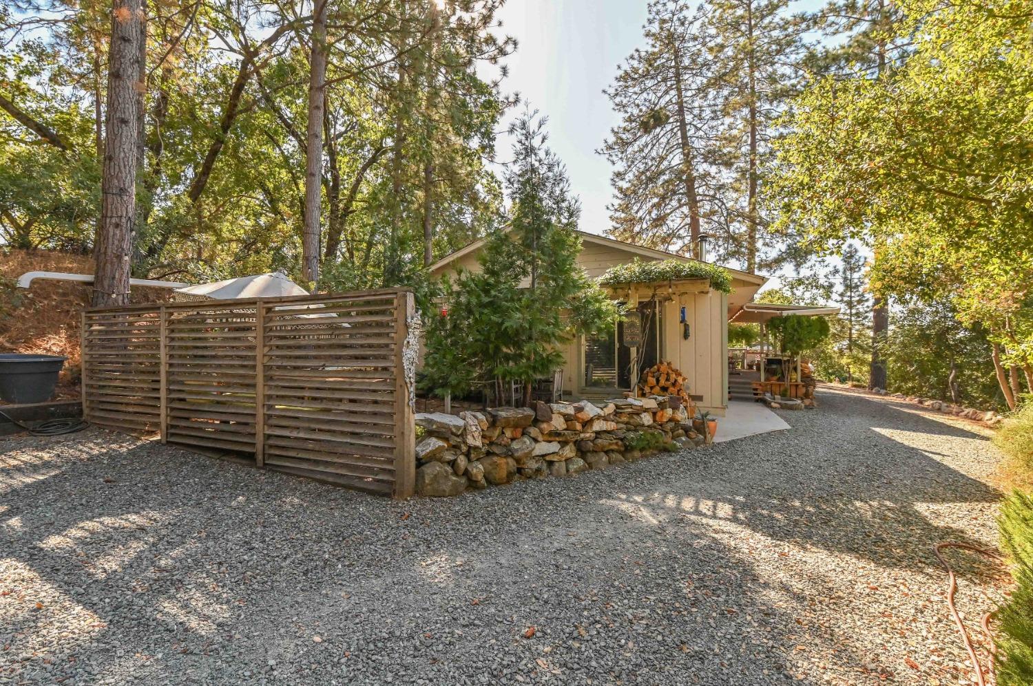 a view of a outdoor space with garden