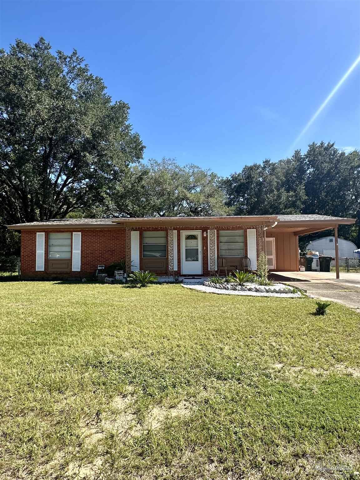 a view of a house with a yard