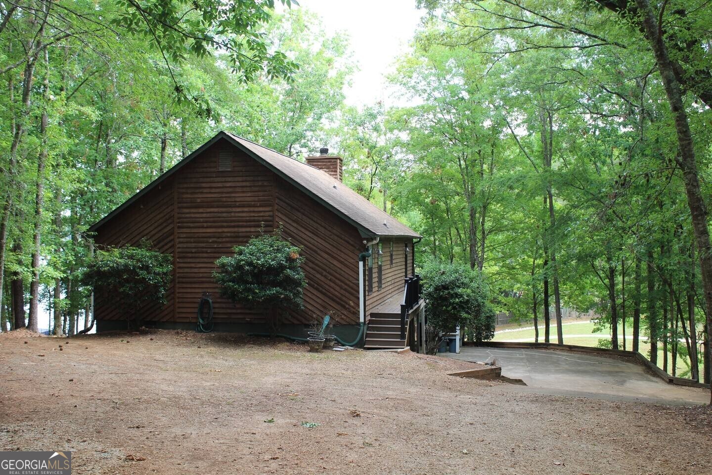 a view of a back yard of the house