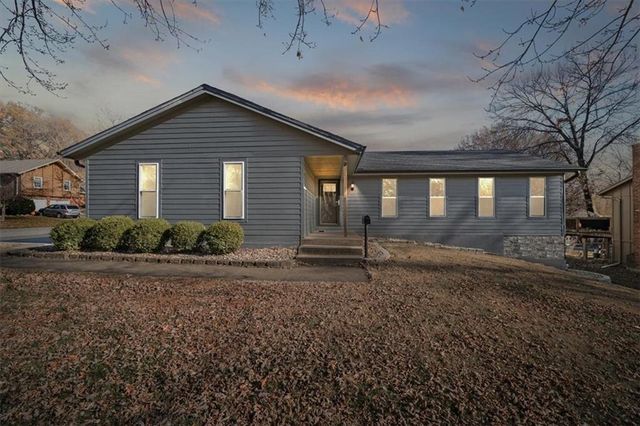 $350,000 | 5401 Switzer Road | Merriam