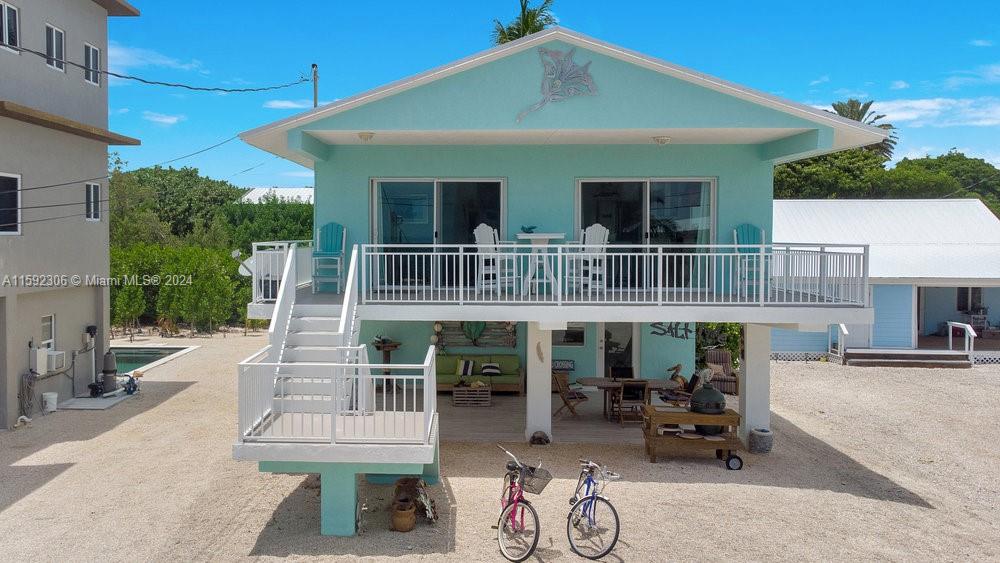 a view of house with outdoor seating space